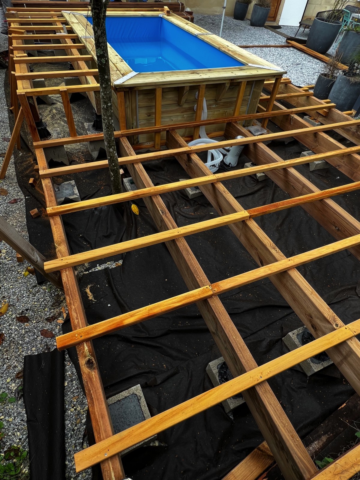 double structure en bois exotique résistante avec piscine hors sol a Bouliac