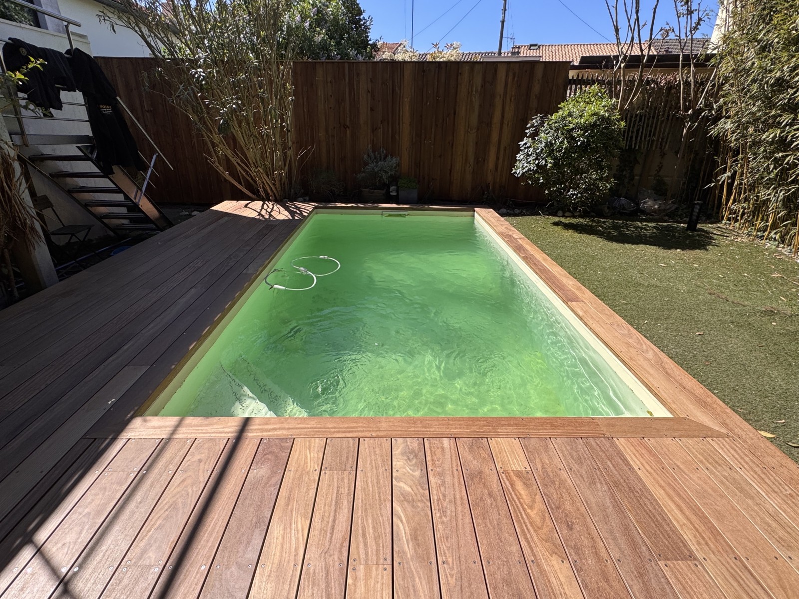 Aménagement extérieur : pose d’une terrasse en bois Cumaru par artisan à Bordeaux