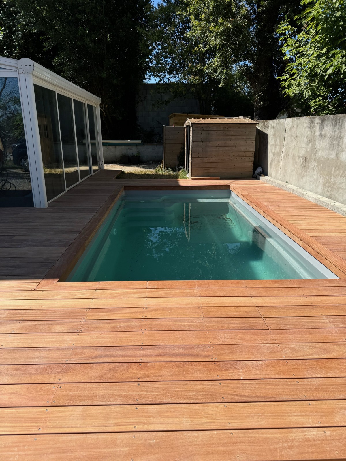 Aménagement extérieur haut de gamme : terrasse en bois exotique cumaru en Gironde