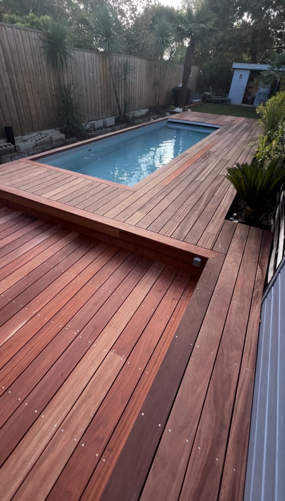 Terrasse en bois exotique padouk de 45 m², avec structure en bois exotique à Cauderan proche de Bordeaux
