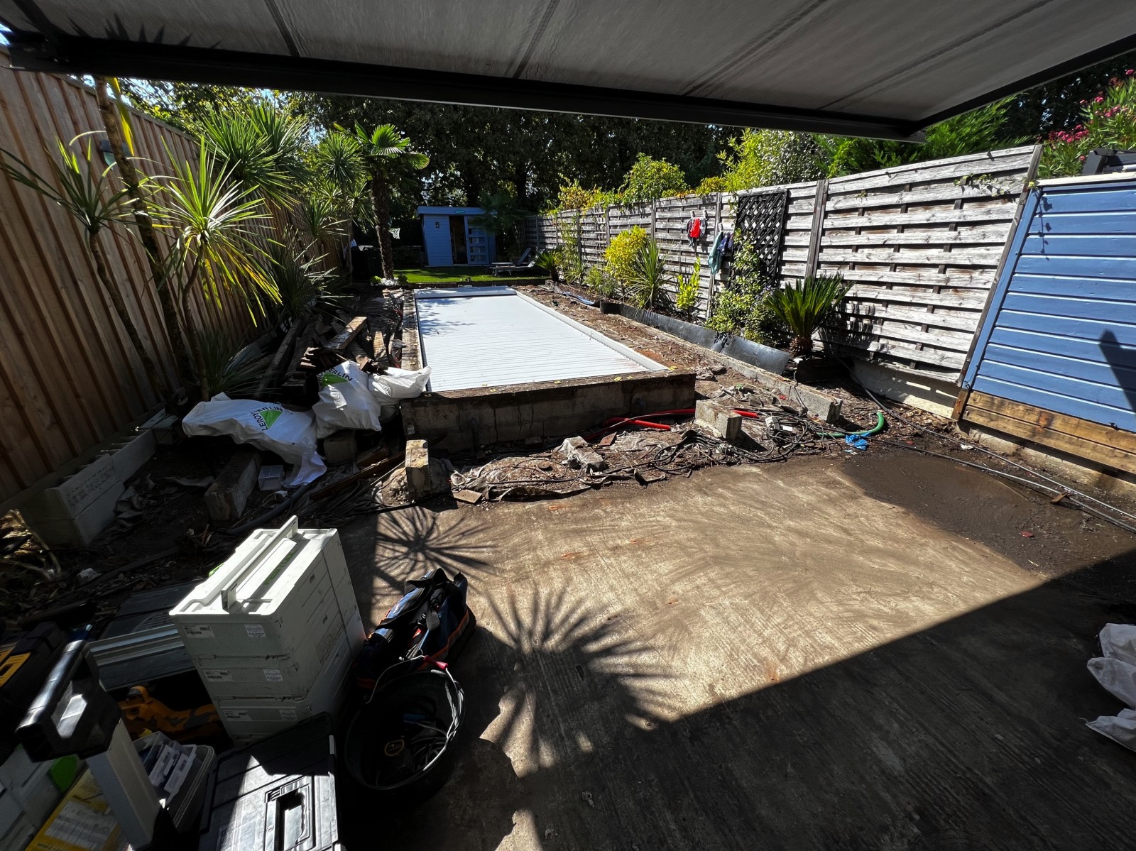 terrain avant la pose d'une terrasse en bois exotique a Bordeaux