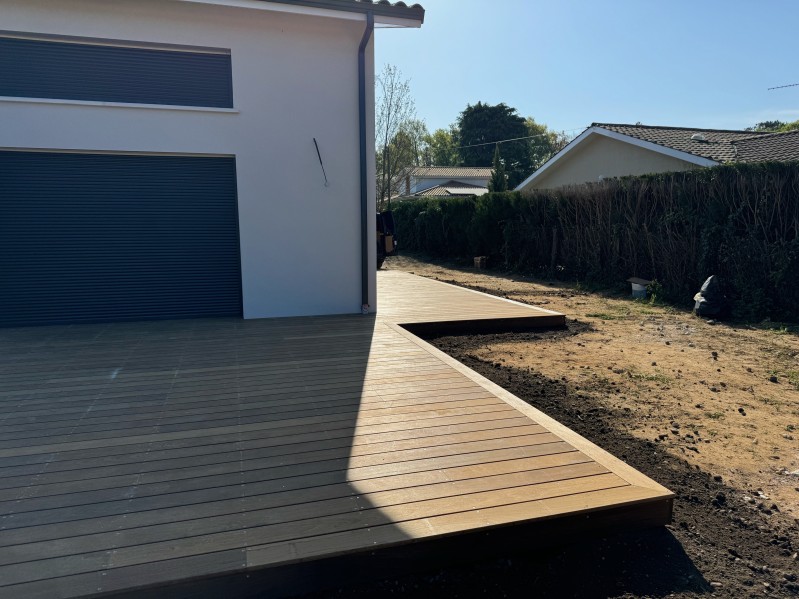 Terrasse en bois exotique ipé de 60 m² posée sur longrines béton à Gradignan (33)
