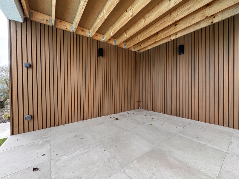 Bardage composite Fiberdeck WEO 35 couleur teck réalisé à Pompignac près de Bordeaux