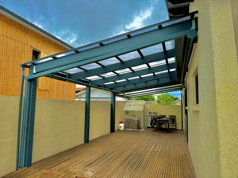 Pergola en pin classe 4 gris anthracite avec plaques polycarbonate – 24 m² à La Teste-de-Buch